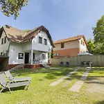 Semesterbostad Leslie By Interhome