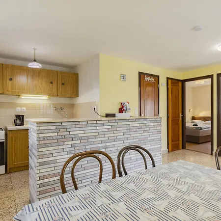 Holiday home Leslie By Interhome *