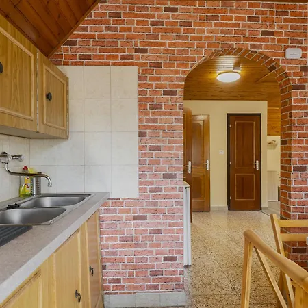 Leslie By Interhome *