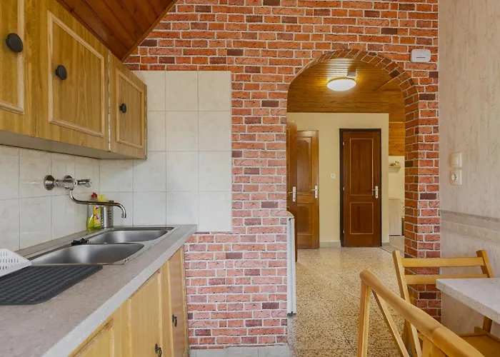 Leslie By Interhome *