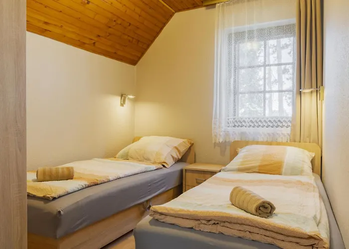 Leslie By Interhome *